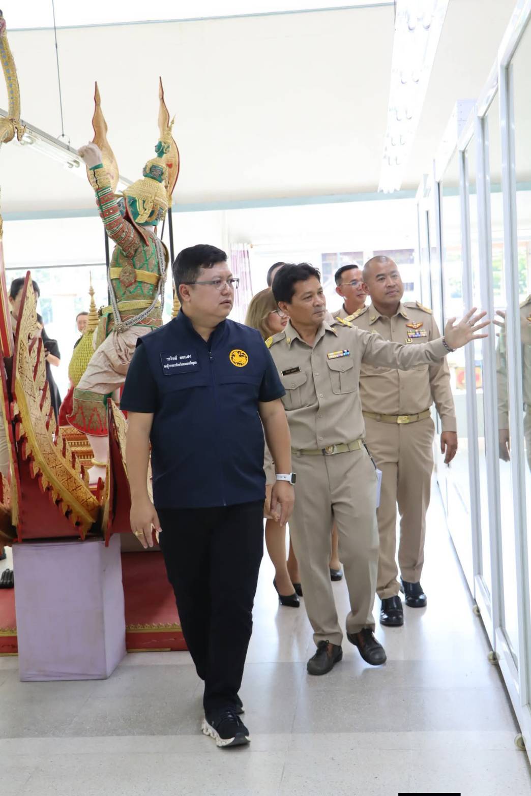 title - ศพส. ประชุมเตรียมความพร้อมจัดนิทรรศการ งานพระราชพิธีถวายพระเพลิงพระบรมศพ สมเด็จพระนางเจ้าสิริกิติ์ พระบรมราชินีนาถ พระบรมราชชนนีพันปีหลวง ณ ศูนย์ส่งเสริมและพัฒนาอาชีพเสริมนอกภาคการเกษตร (ศูนย์ศิลปาชีพ บางไทรฯ (เดิม)) 